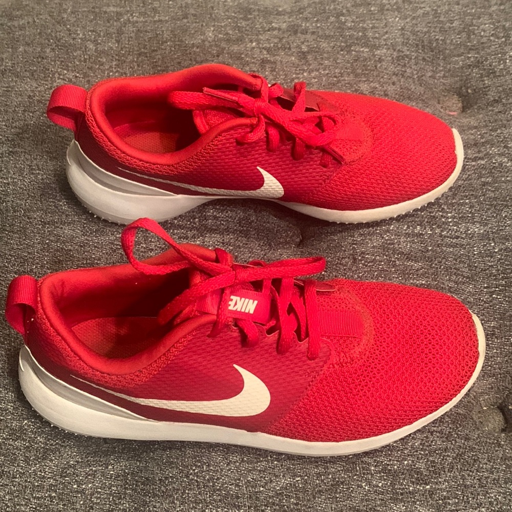 Boys Nike golf shoes size 5